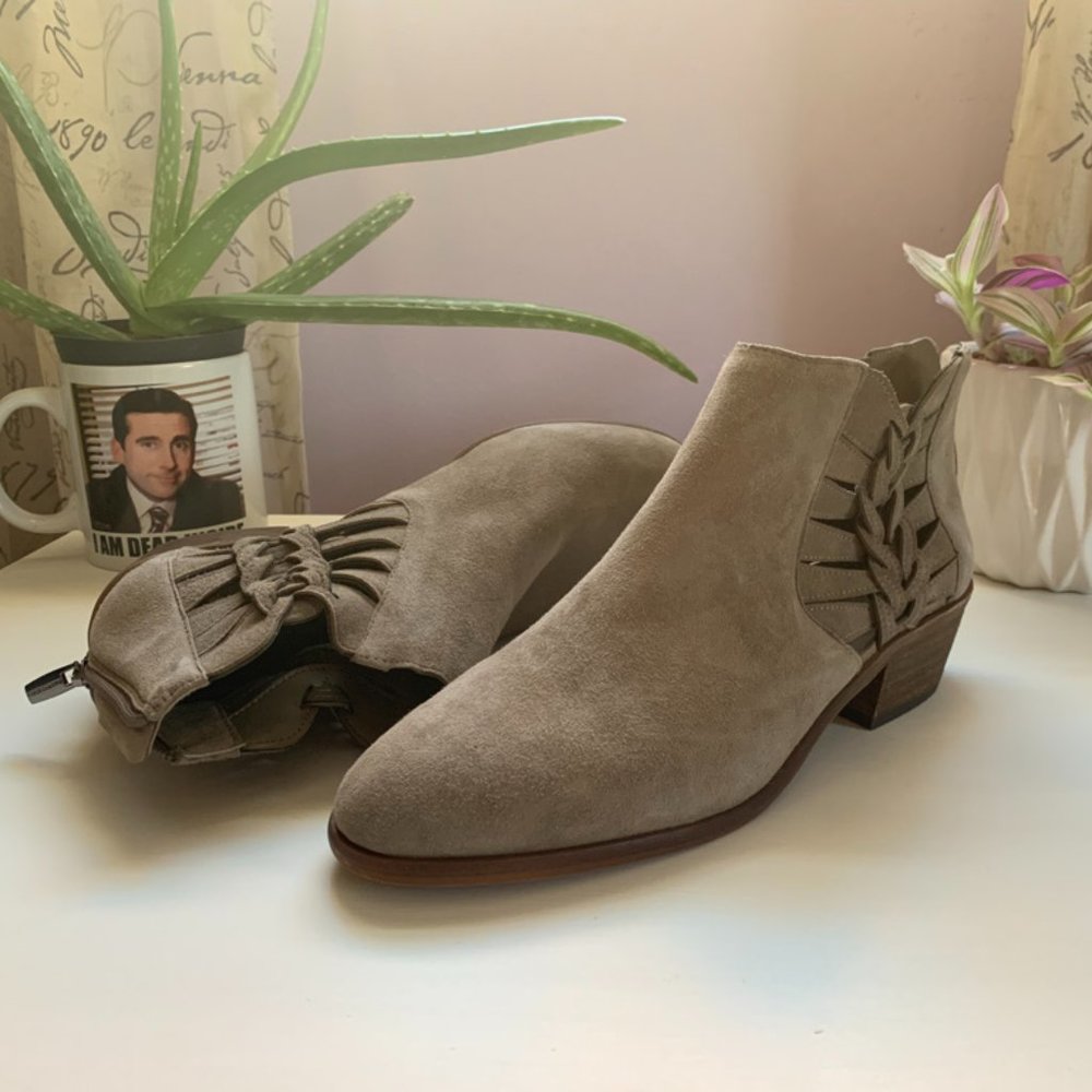 NWT Vince Camuto Taupe Suede Bootie with Woven Detail Size 9 🥾